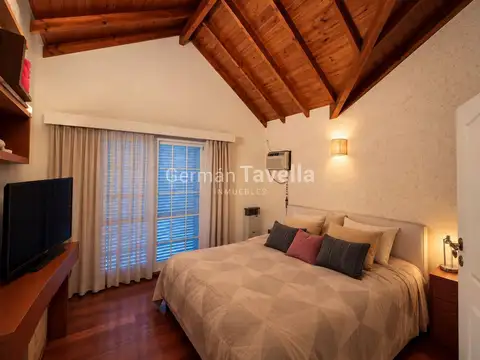 Casa en Venta con 3 cocheras