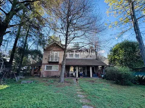 Casa en Venta con 3 cocheras