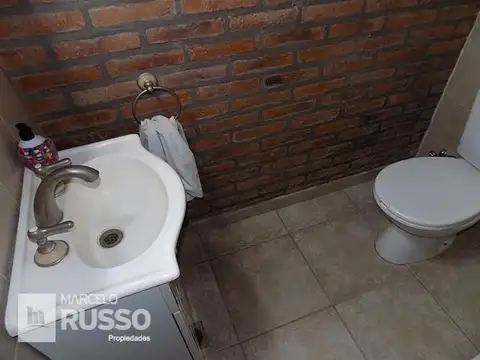 Casa 4 ambientes con 2 baños
