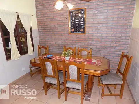 EXCELENTE CHALET 6 AMBIENTES