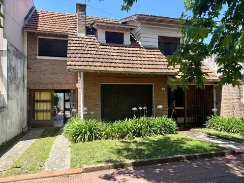 Hermoso Chalet 5 amb con fondo y pileta