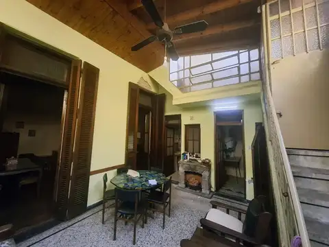 Castro Barros 1000, Piso PB