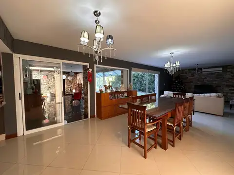 Casa 10 ambientes con 6 baños