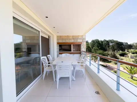Apartamento en venta c/ cochera en P. Ballena