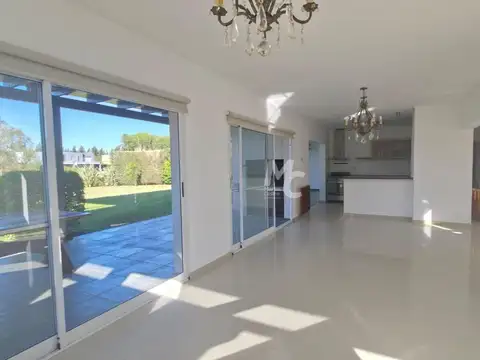 Casa en Alquiler en Villanueva, USD 3.000