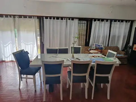 Casa 5 ambientes con 2 baños