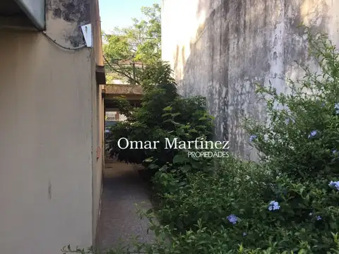 ALQUILER COMERCIAL, CASA 3 AMB, COCHERA PASANTE. CASEROS.  ZONA CENTRO
