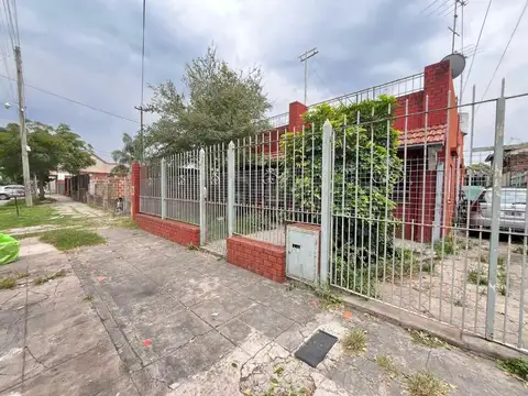 VENTA CASA LANUS PATIO Y TERRAZA PROPIAS