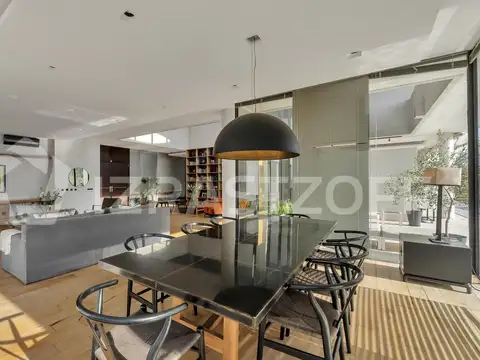 Casa en Venta con 3 cocheras