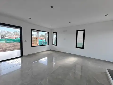 Casa en Venta en Pilar Del Este, USD 215.000
