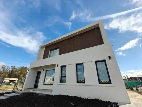Casa en venta en Pilar del Este Santa Sofia