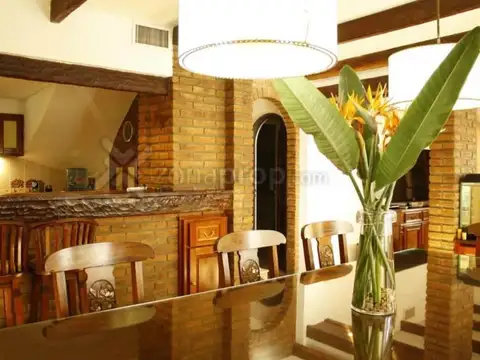 Casa 5 ambientes con 4 baños