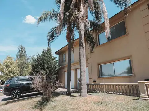 Casa 7 ambientes con 4 baños