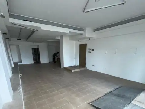 local 6x16 sobre via publica , baño y coc