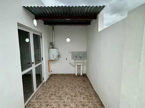 Bouchard 3300, Piso 1