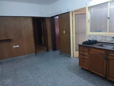 Casa 6 ambientes con 2 baños