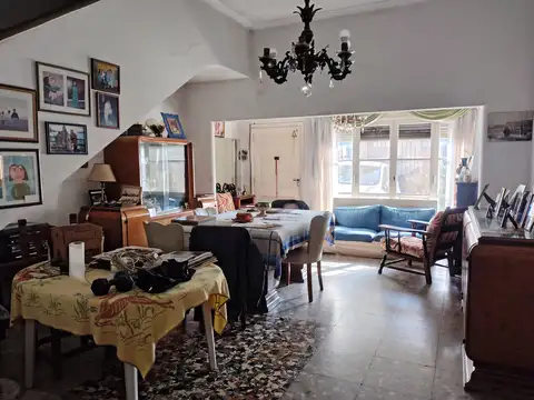 Casa 5 ambientes con 2 baños
