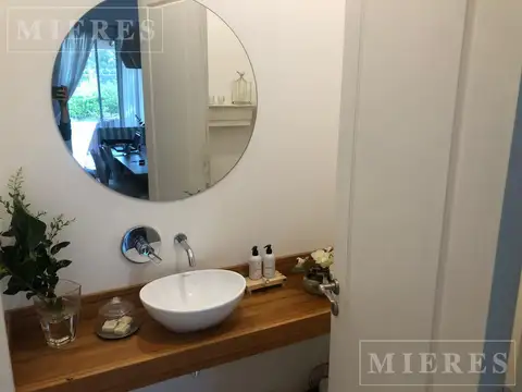 Casa 7 ambientes con 2 baños