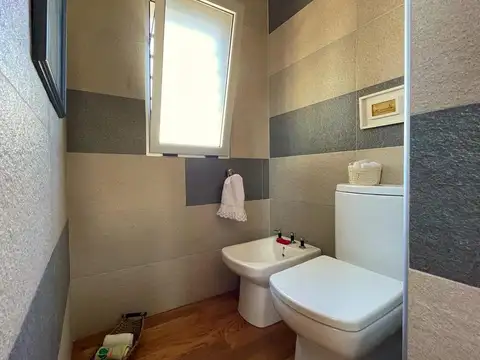 Casa 2 ambientes con 3 baños