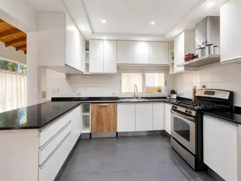 Casa 7 ambientes con 3 baños