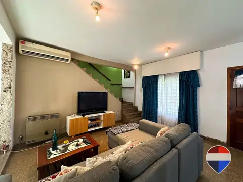 Casa en Venta con 3 cocheras