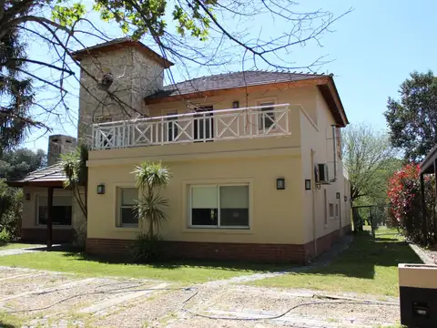 Casa 4 ambientes con 4 baños