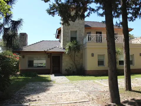 Venta , Alquiler Temporario. Casa  sobre el golf en  Golfers c.c