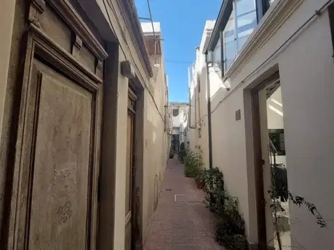 Avenida Hipólito Yrigoyen 3300