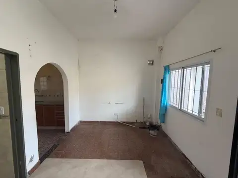 Casa 3 ambientes con 1 baño