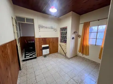 CASA EN VENTA EN ROJAS CON PATIO