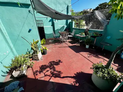 Casa de 5 ambientes con terraza y dependencia - 175 m2 total - Muy luminosa