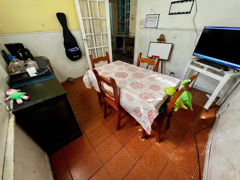 Casa de 5 ambientes con terraza y dependencia - 175 m2 total - Muy luminosa