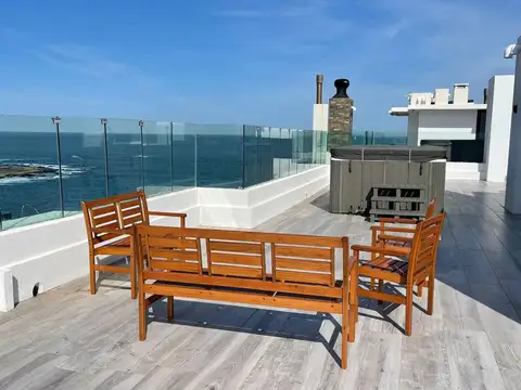 Venta departamento en Punta del este frente al mar