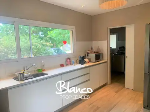 Casa 3 ambientes con 2 baños