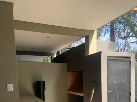 Triplex en venta a estrenar de 4 ambientes en El Aljibe