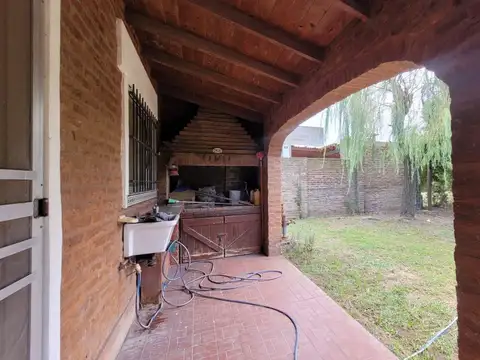 Venta Casa en San Andres De Giles, gran terreno y calidad constructiva. OPORTUNIDAD