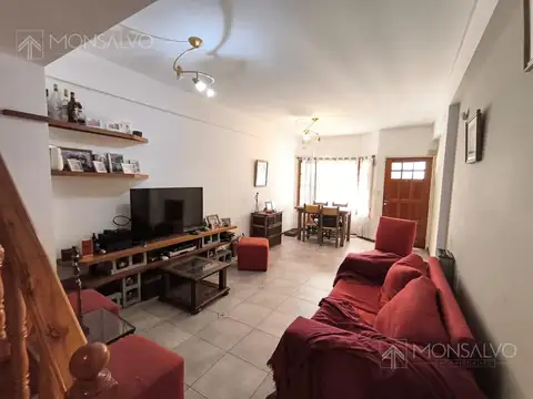 Casa 4 ambientes con 2 baños