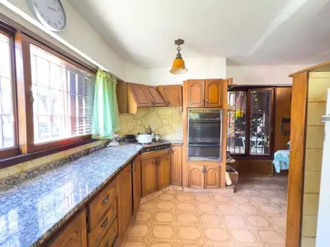 Casa en Venta con 3 cocheras