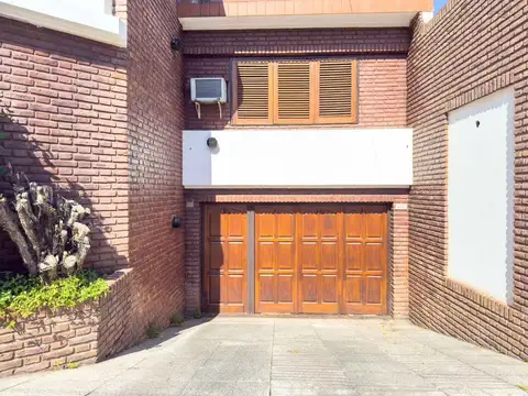 Casa 5 ambientes con 4 baños
