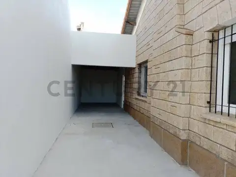 Diagonal 73 e/ 28 y 29 3300