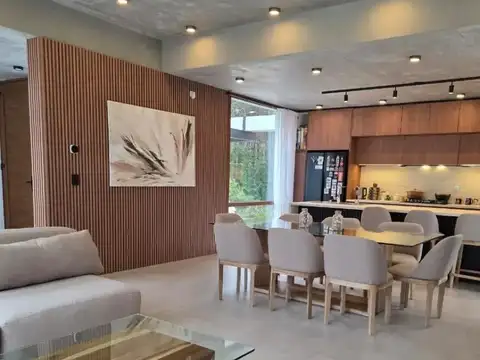 Casa 4 ambientes con 3 baños