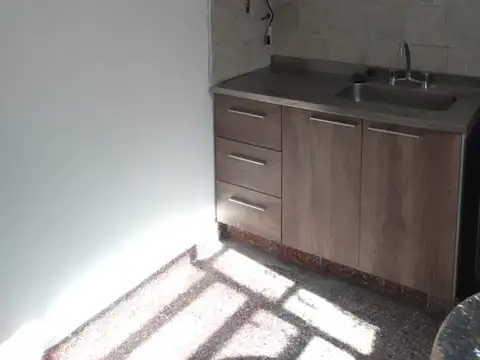 Depto en alquiler - 3 amb contrafrente- Zona Metrobus