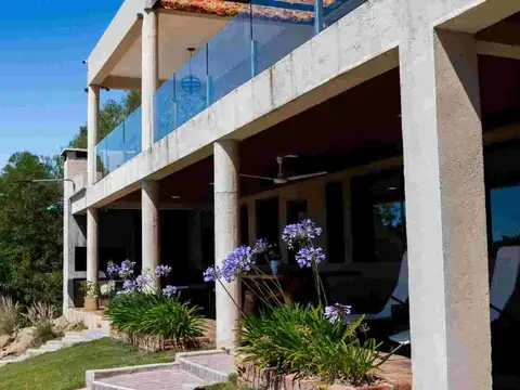 IMPONENTE CASA 5 DOR CON VISTA AL LAGO EN SIQUIMAN