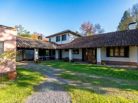 Casa en Venta con 2 cocheras