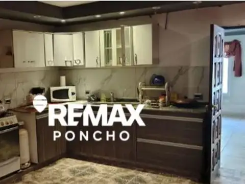 Casa 7 ambientes con 2 baños