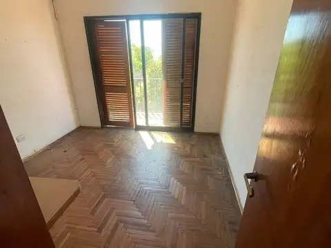 Casa 8 ambientes con 3 baños