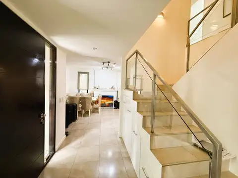 Casa 5 ambientes con 3 baños