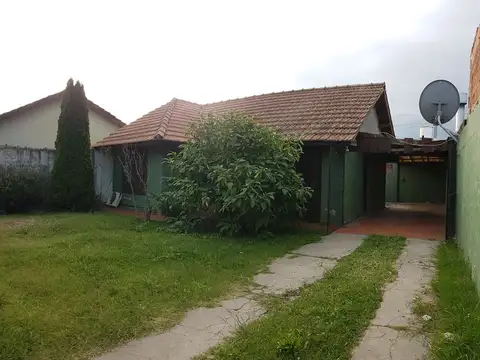Chalet 3 amb. con parque - Rafael del Riego y Av. Vertiz