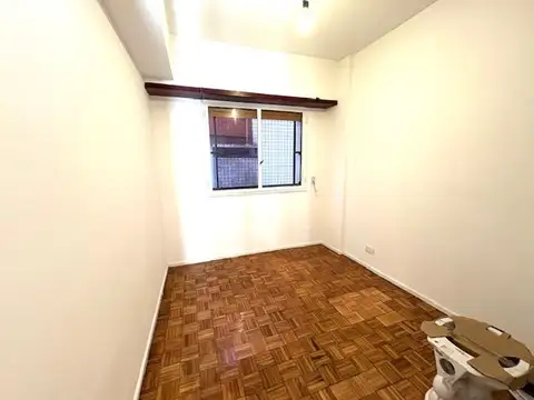 3 AMBIENTES SOBRE AVENIDA CON PATIO - IMPECABLE ESTADO 