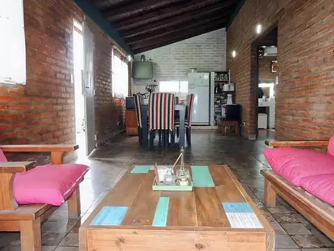Casa 3 ambientes con 2 baños